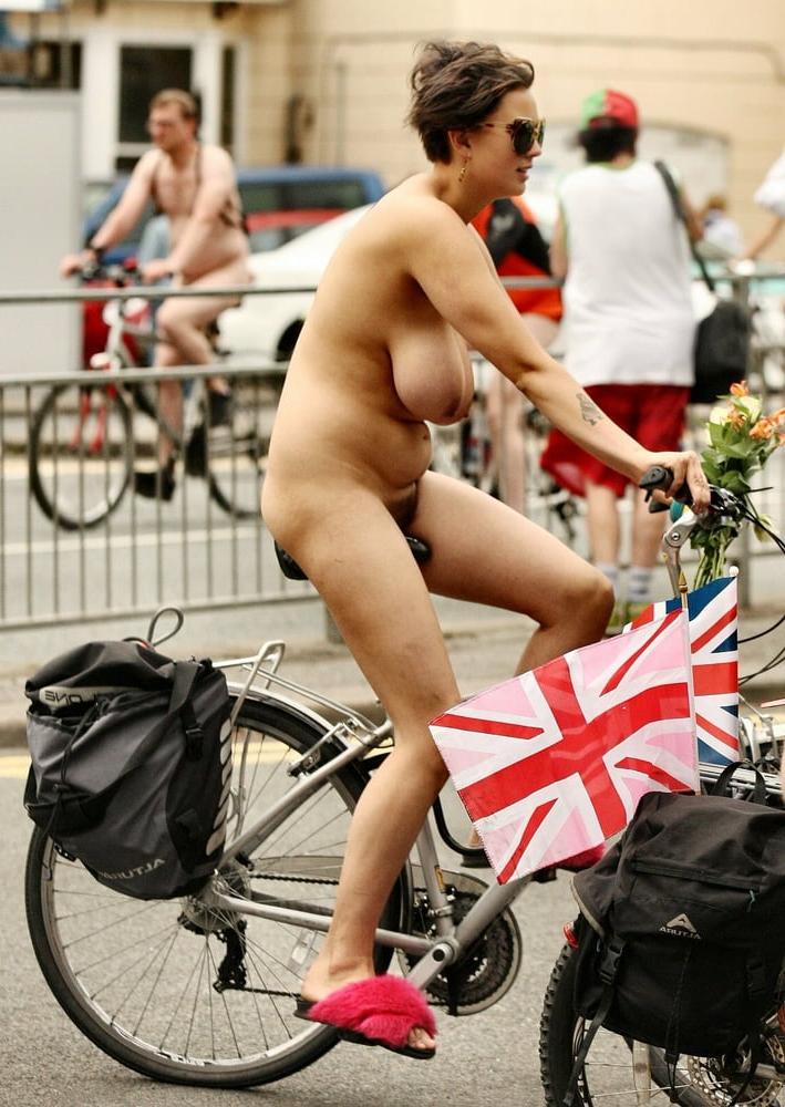 25P Big Tits &amp; Sunglasses Brighton 2017 World Naked Bike Ride