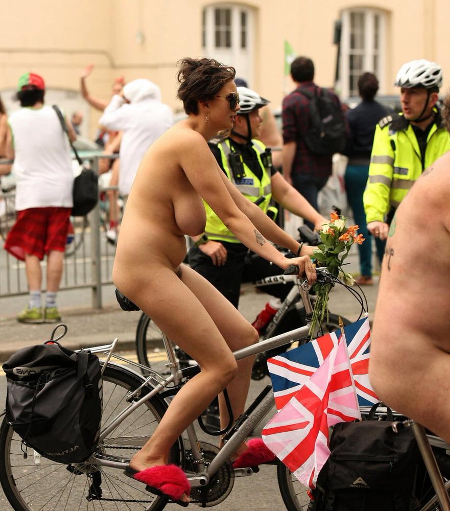 25P Big Tits &amp; Sunglasses Brighton 2017 World Naked Bike Ride