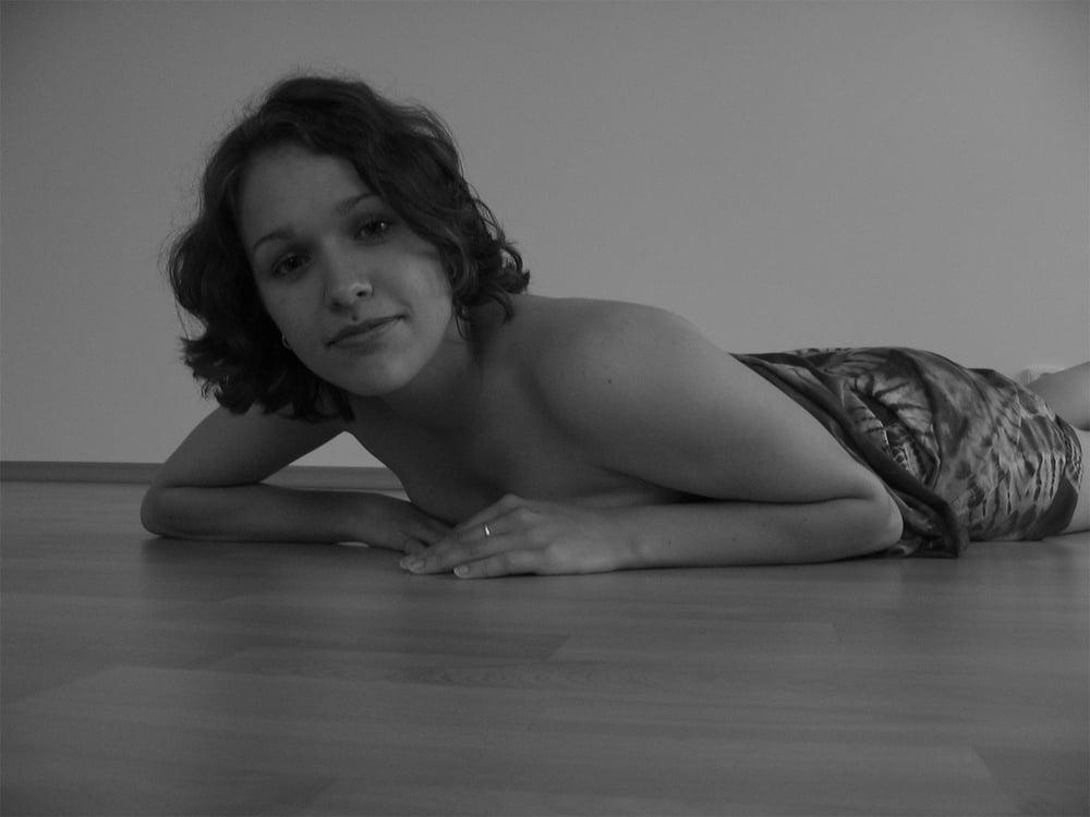 25P Wife Posing