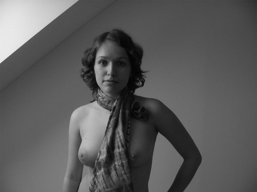 25P Wife Posing