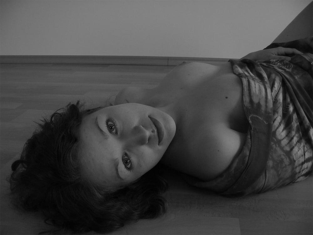 25P Wife Posing