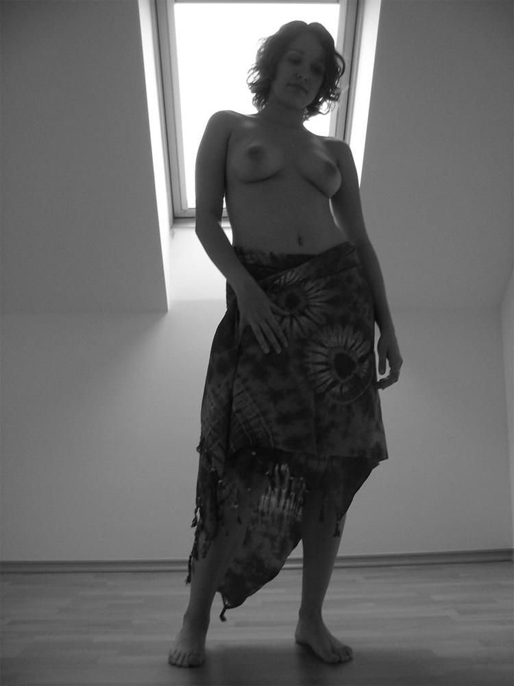 25P Wife Posing
