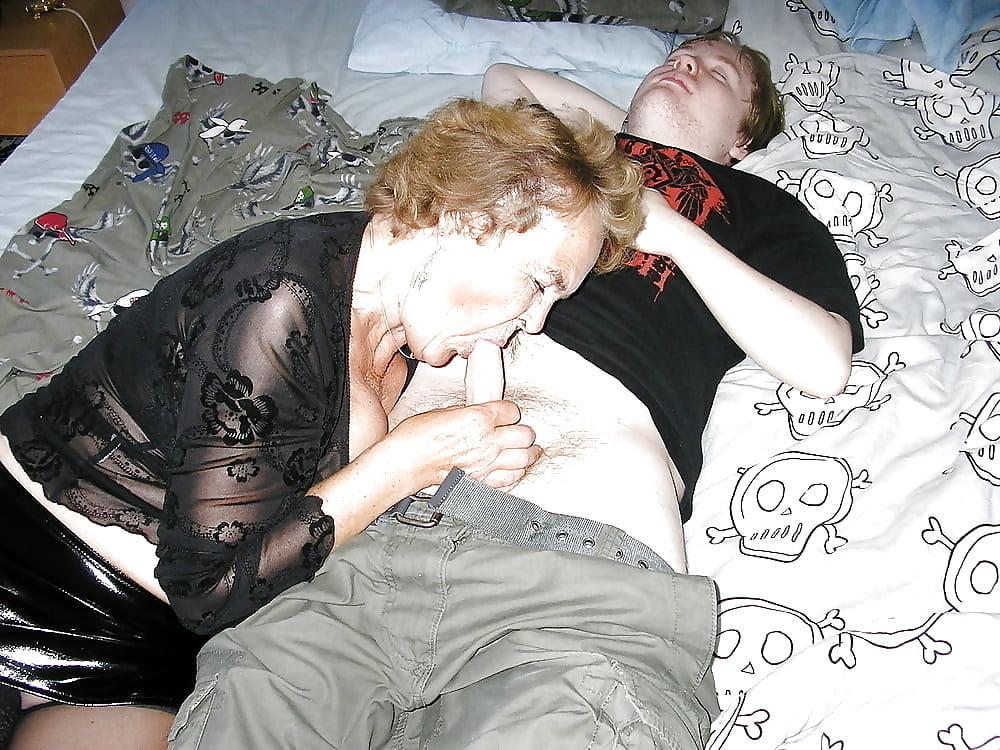 25P OLDER LADIES LIKE SUCKING COCK 27