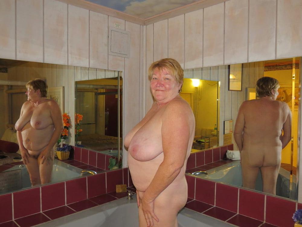 25P Sexy Big Mature Women 89