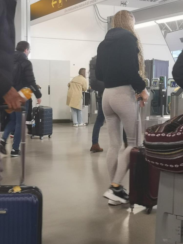 15P Tall Girl  in Leggings