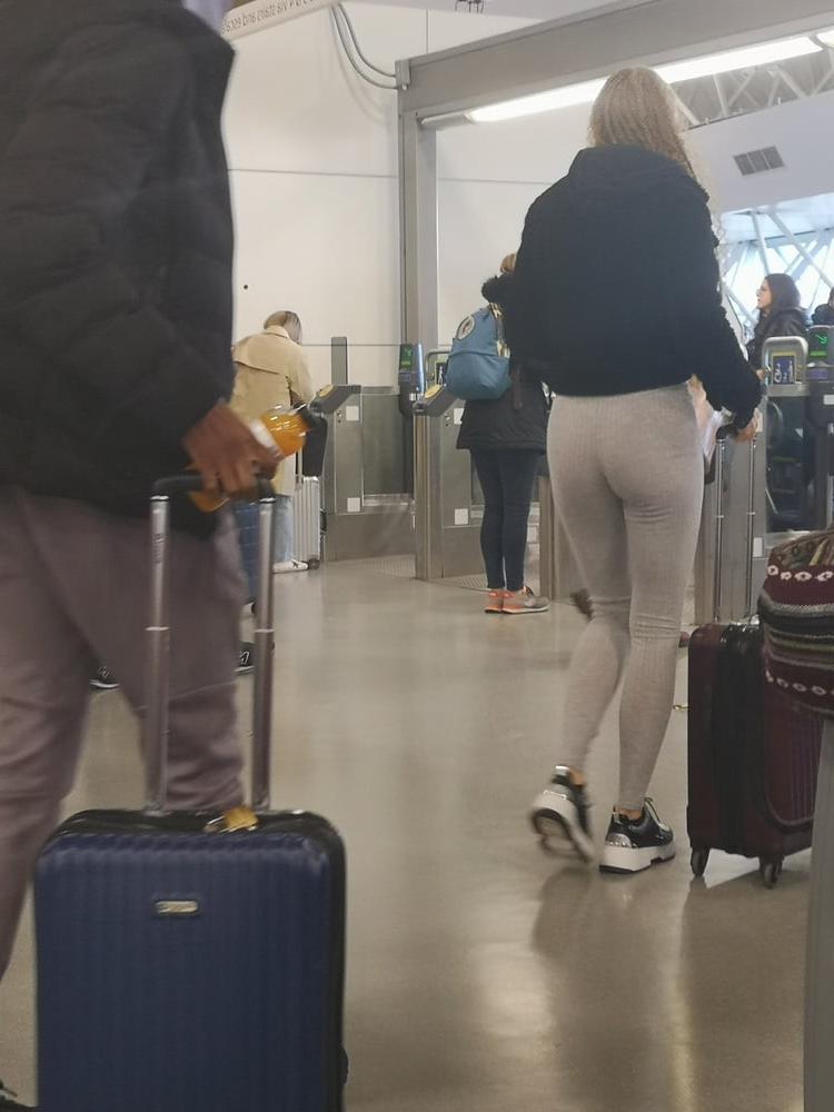 15P Tall Girl  in Leggings