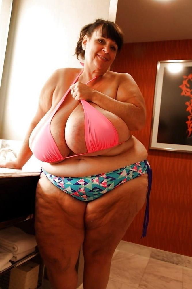 25P From MILF to GILF with Matures in between 139
