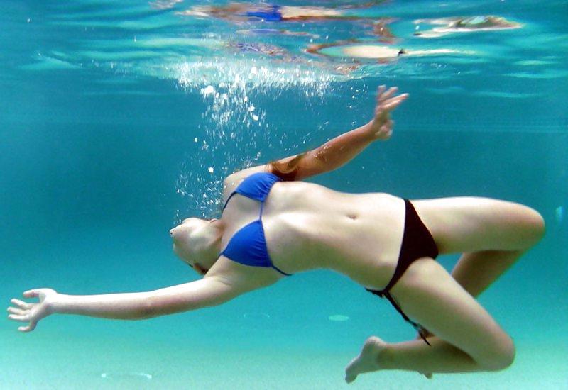 21P Unsuspecting Underwater Pool Pics