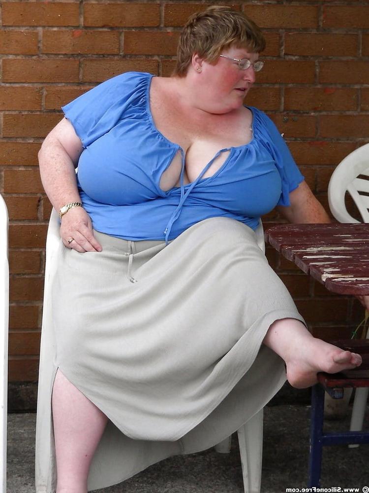 25P From MILF to GILF with Matures in between 170