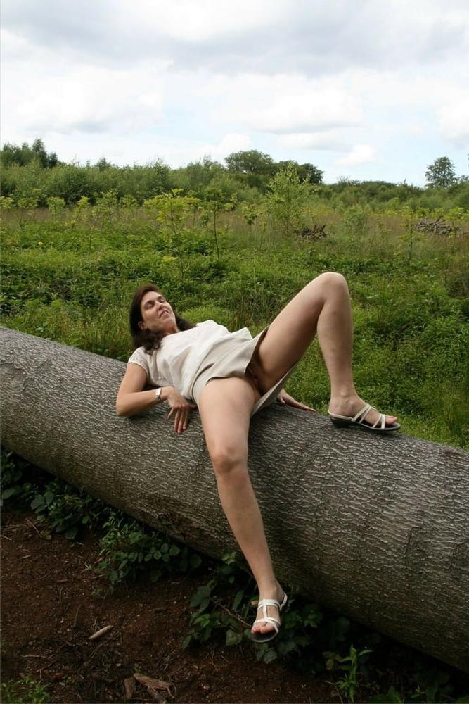 25P Women Need Exposure 779 - Hairy Italian MILF