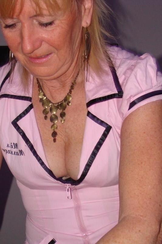 25P Sexy Blonde Amateur UK Gilf Shows All