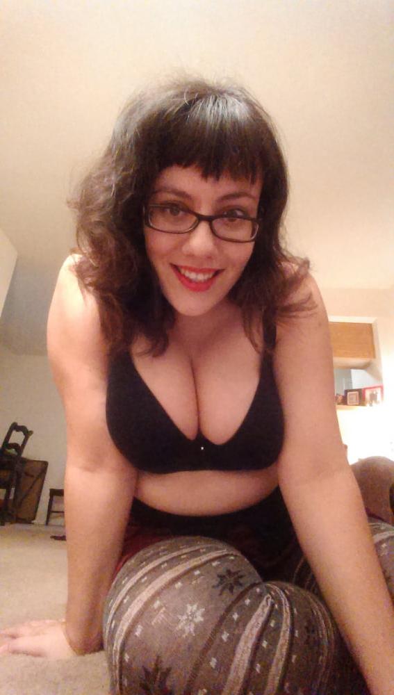 25P Brunette MILF big milky tits