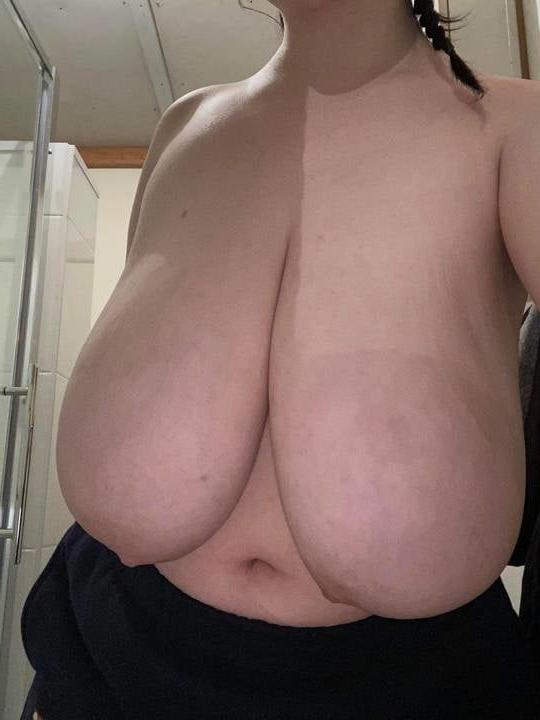 25P Big Saggy Tits :):):)