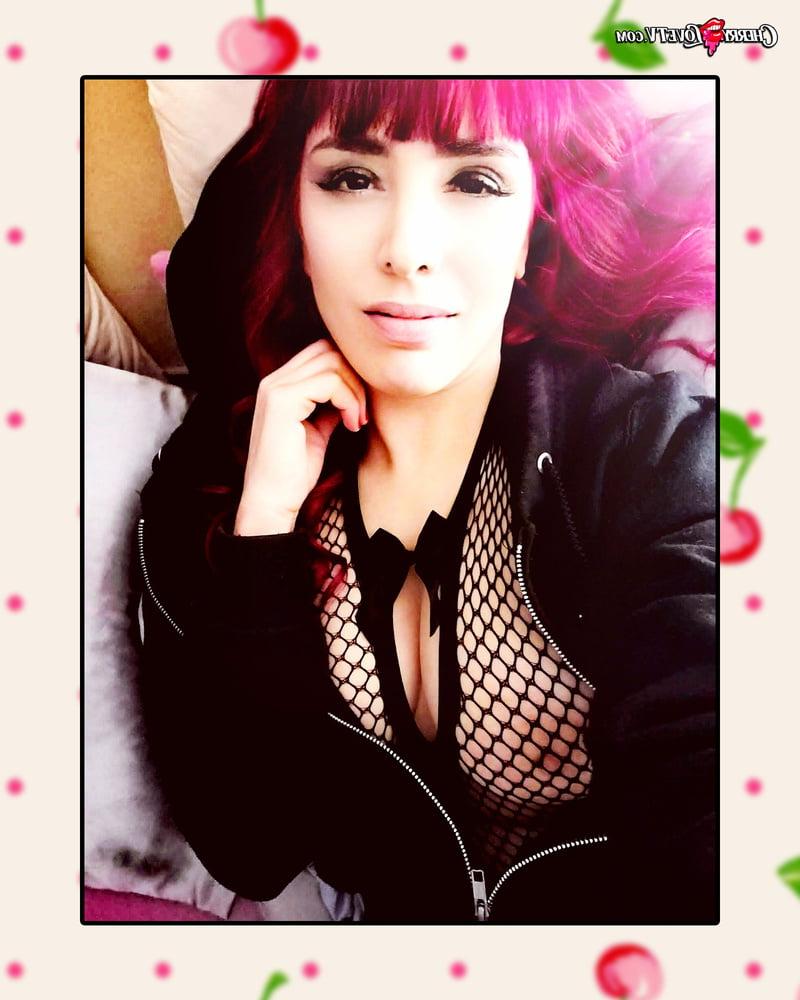 25P The Beautiful Italian MILF Cherry Love