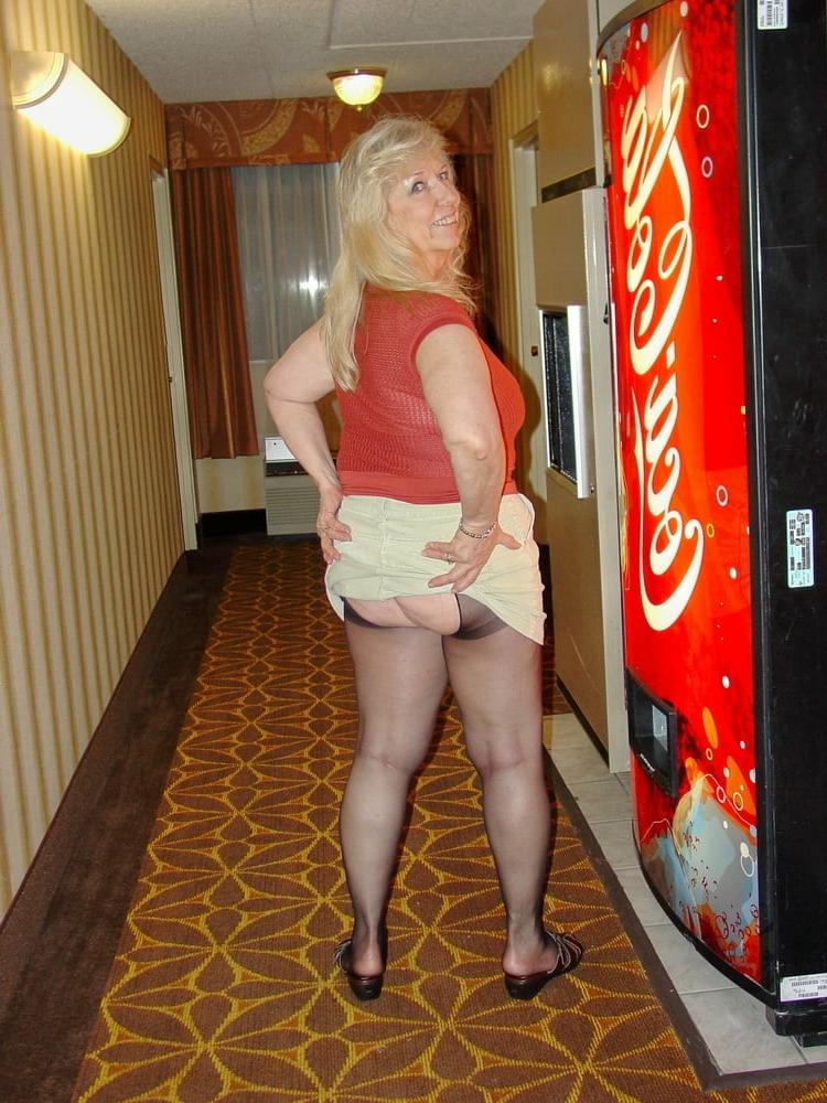 25P Subscriber's Mature Wife Pat #3