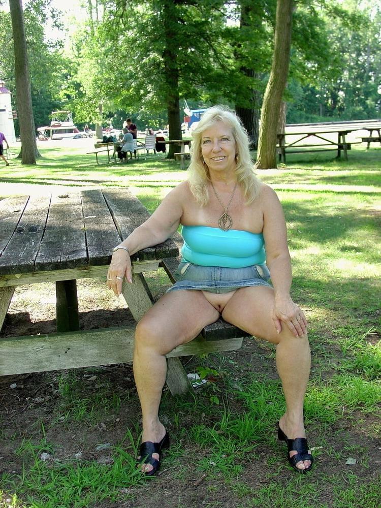 25P Subscriber's Mature Wife Pat #3