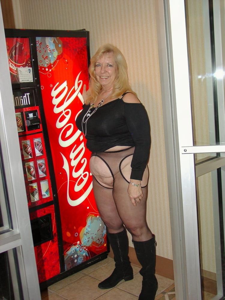 25P Subscriber's Mature Wife Pat #3