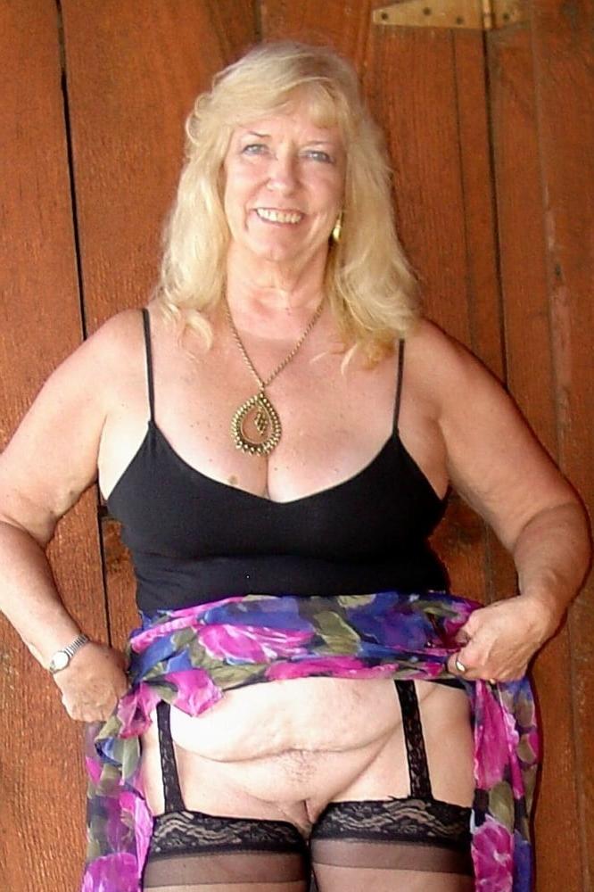 25P Subscriber's Mature Wife Pat #3