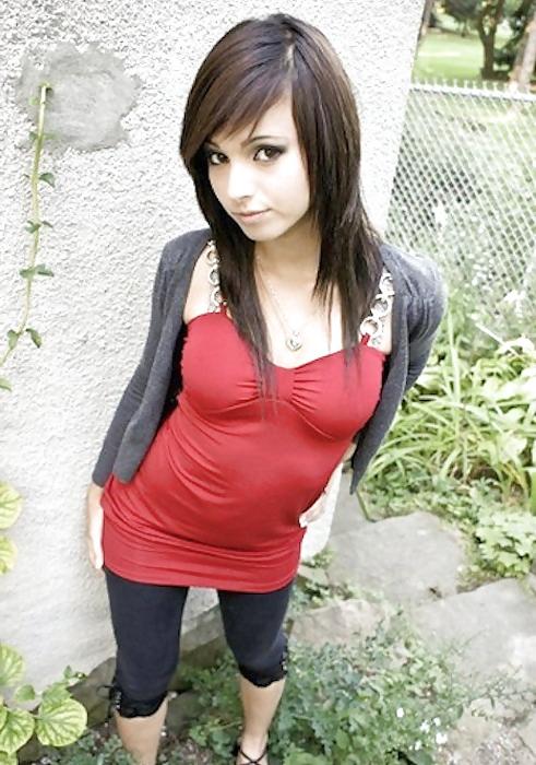 8P Celebrity Izzi Kuznetsova finally shows her tits!