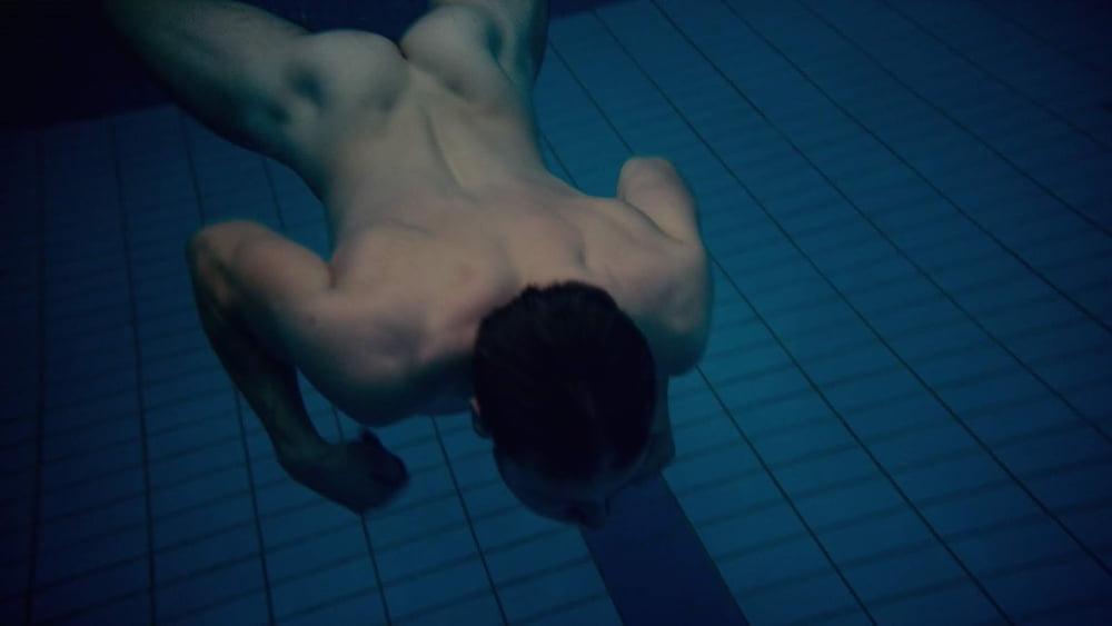 25P Männliche Berühmtheit Max Riemelt völlig nackte Vidcaps