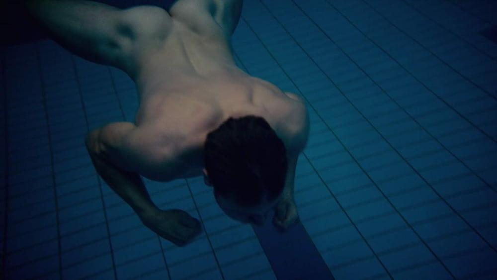 25P Männliche Berühmtheit Max Riemelt völlig nackte Vidcaps