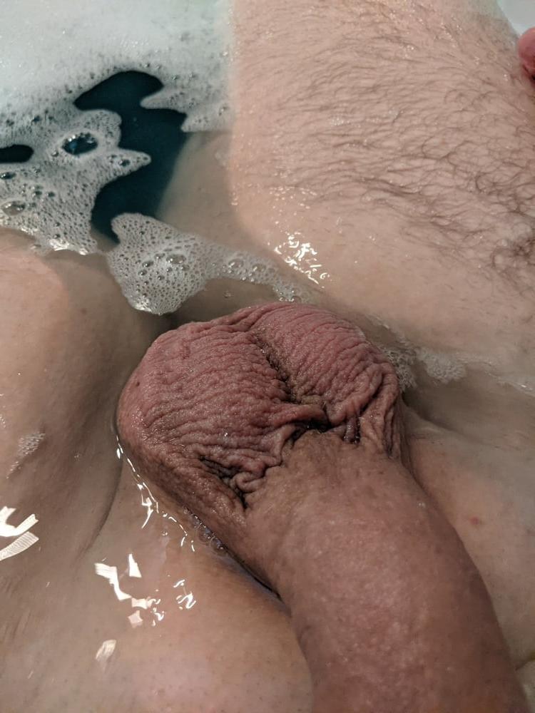 25P Ball Pictures #5 shaved and clean Balls are sexy
