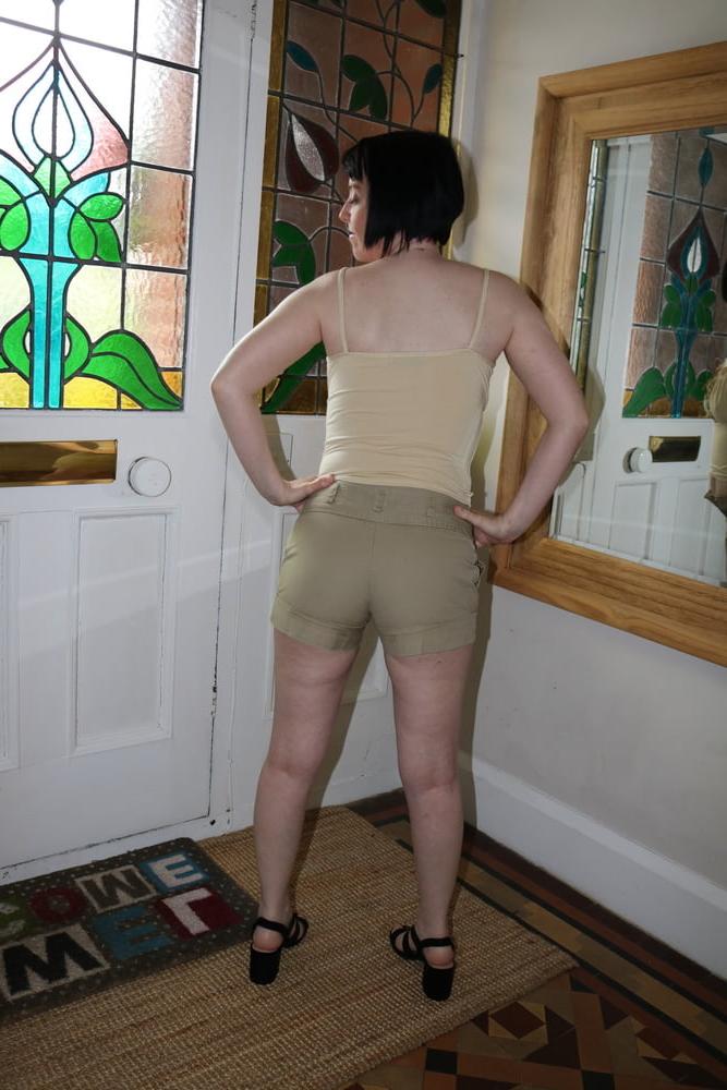 25P wife posing