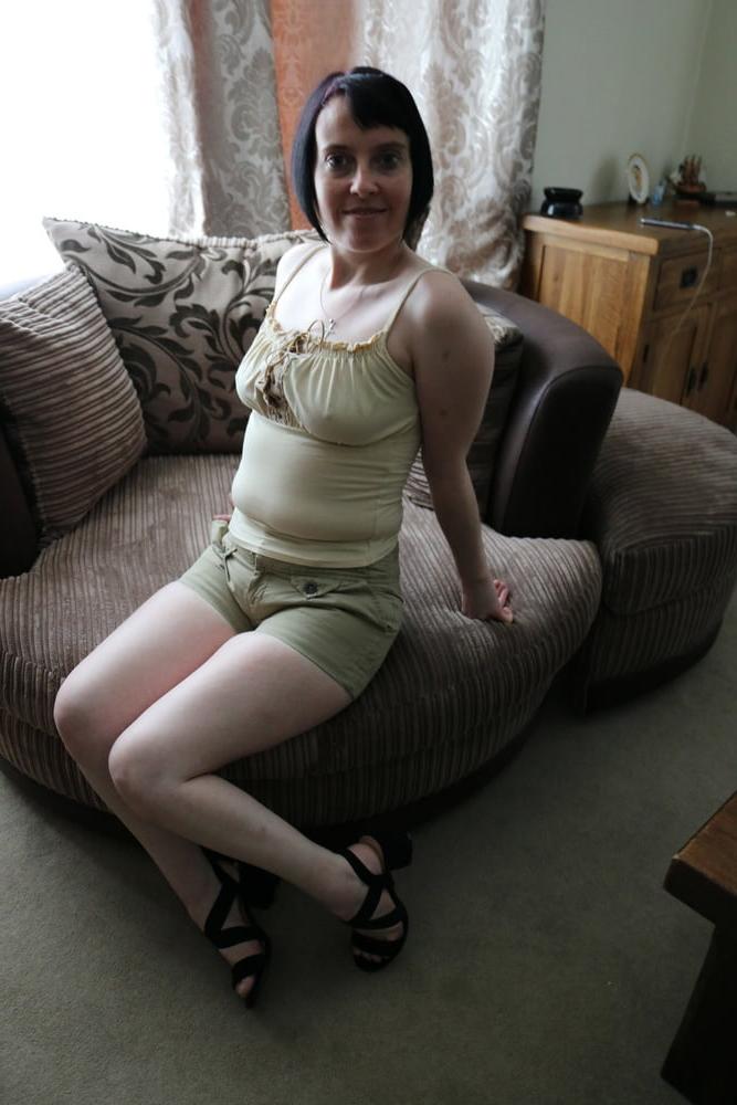 25P wife posing