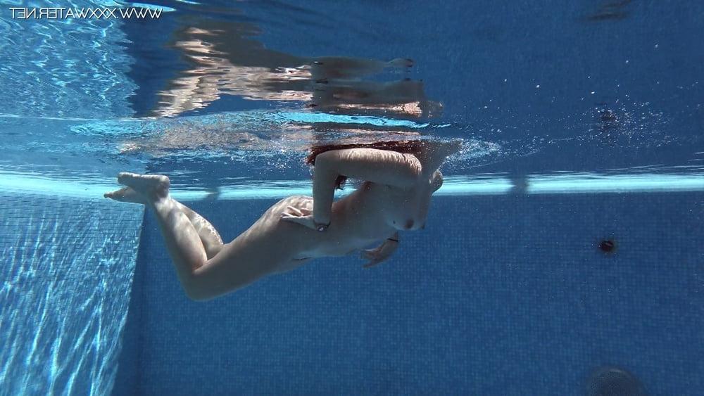 25P Diana Rius Pt.1 UnderWaterShow Pool Erotics