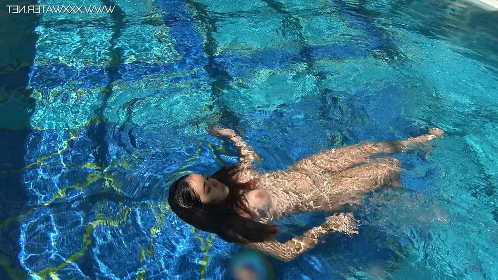 25P Diana Rius Pt.1 UnderWaterShow Pool Erotics