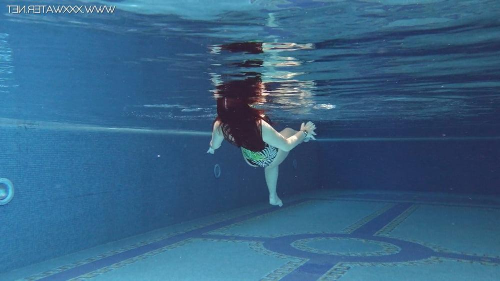 25P Diana Rius Pt.1 UnderWaterShow Pool Erotics