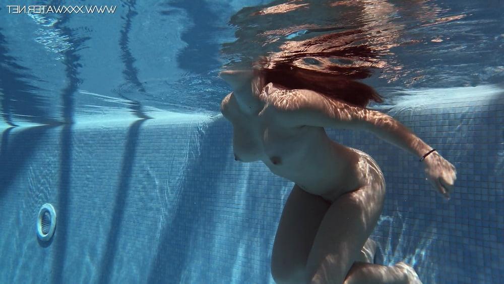 25P Diana Rius Pt.1 UnderWaterShow Pool Erotics