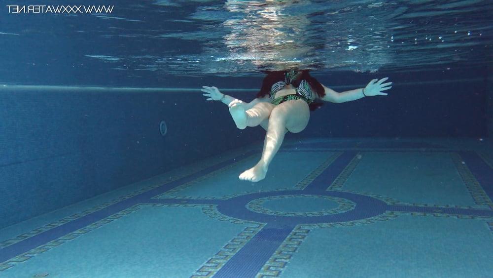 25P Diana Rius Pt.1 UnderWaterShow Pool Erotics