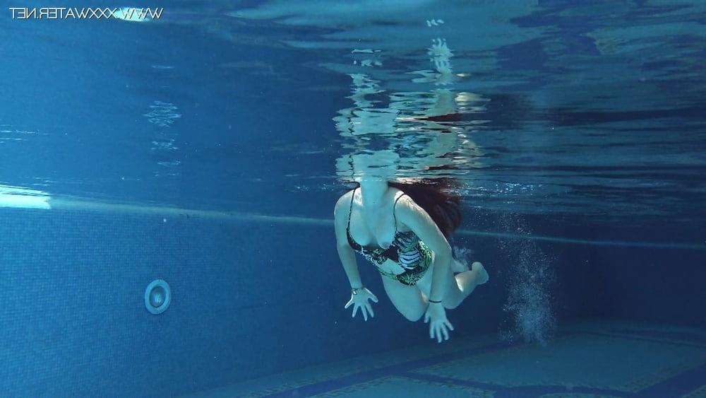 25P Diana Rius Pt.1 UnderWaterShow Pool Erotics