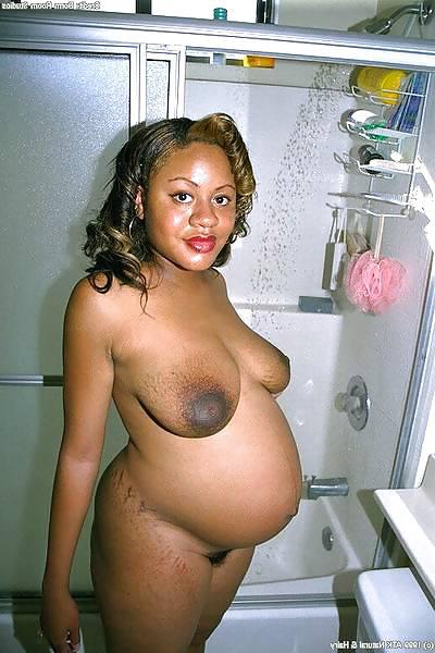22P Big pregnant tits