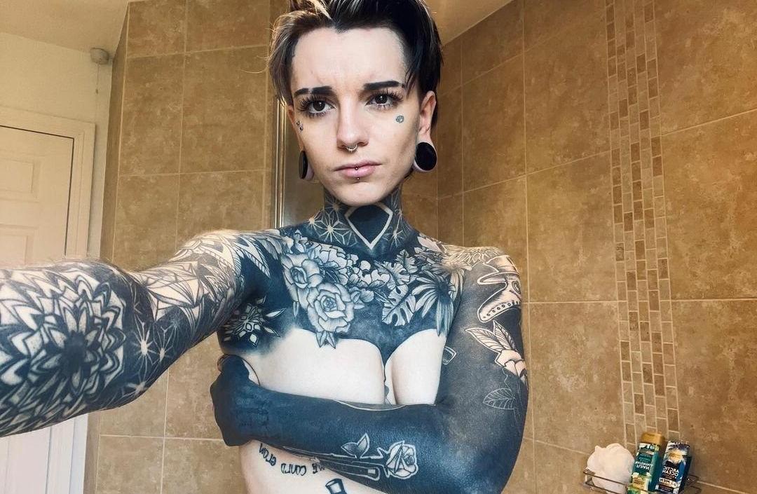5P Holly Broome Inked nude