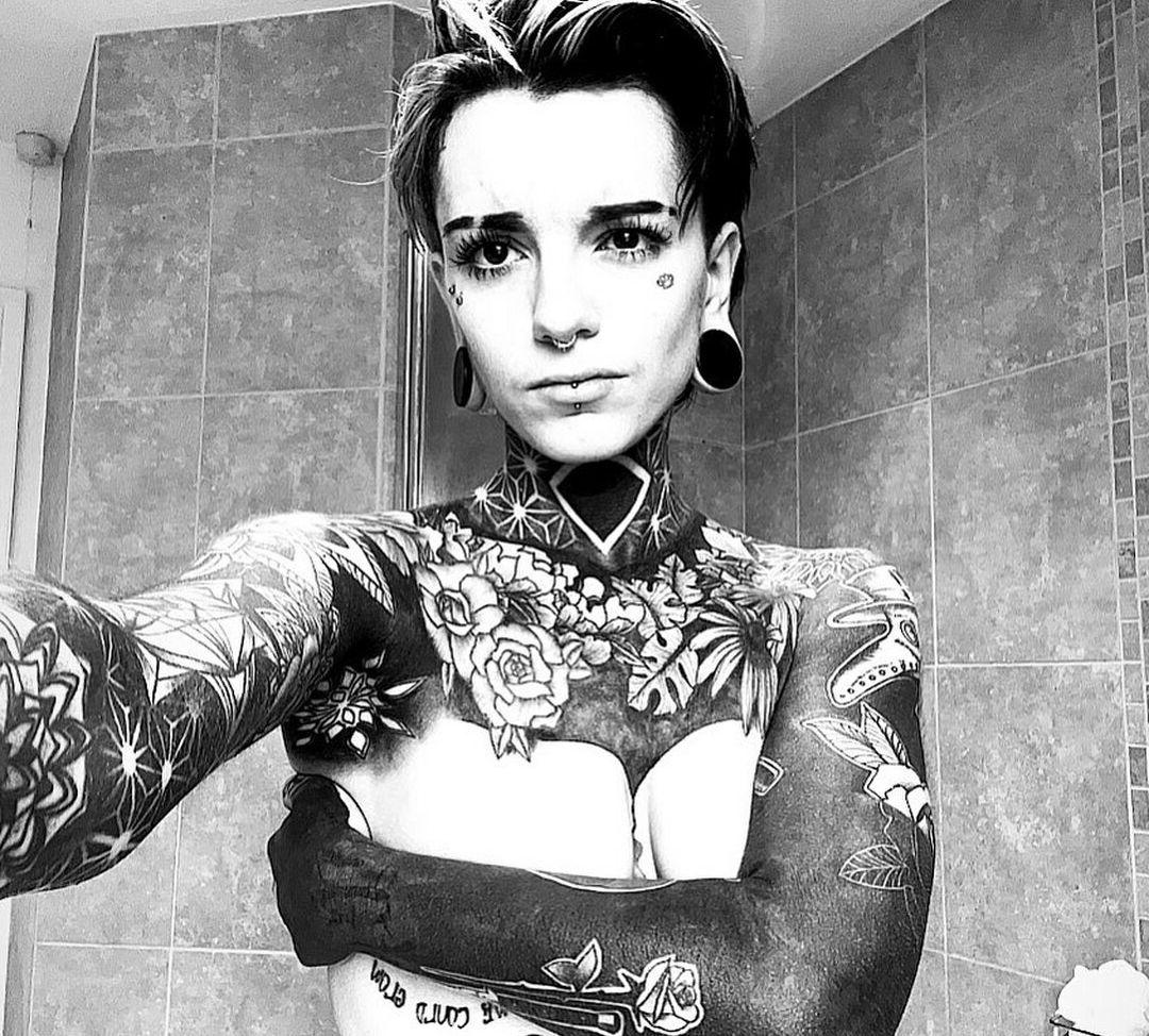 5P Holly Broome Inked nude