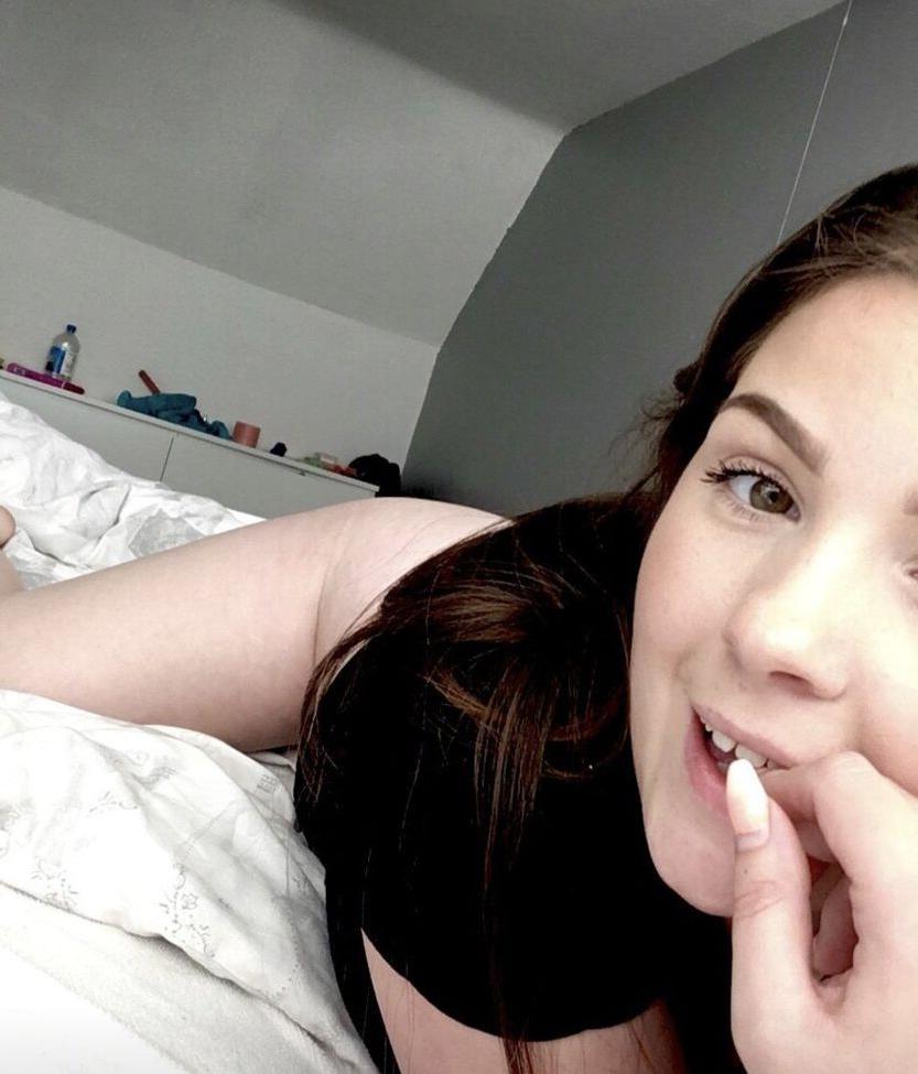17P Laura Delaney nude