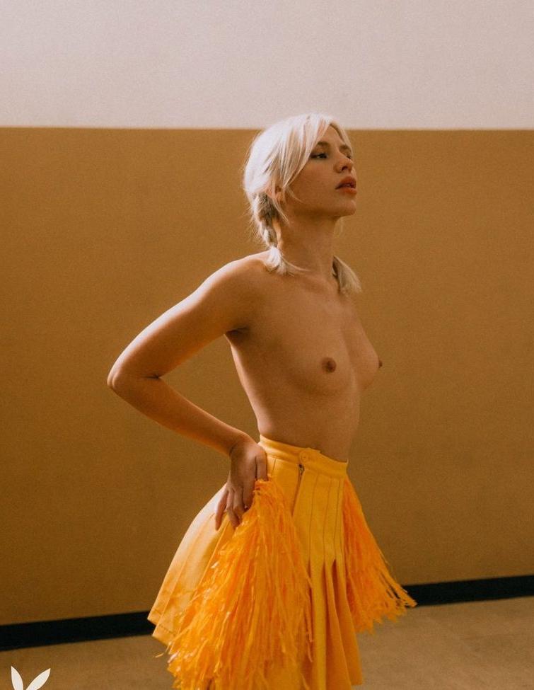 25P Lennon Elizabeth nude