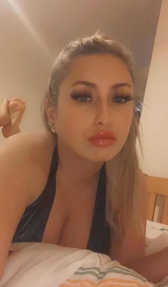 4P Khloexof nude
