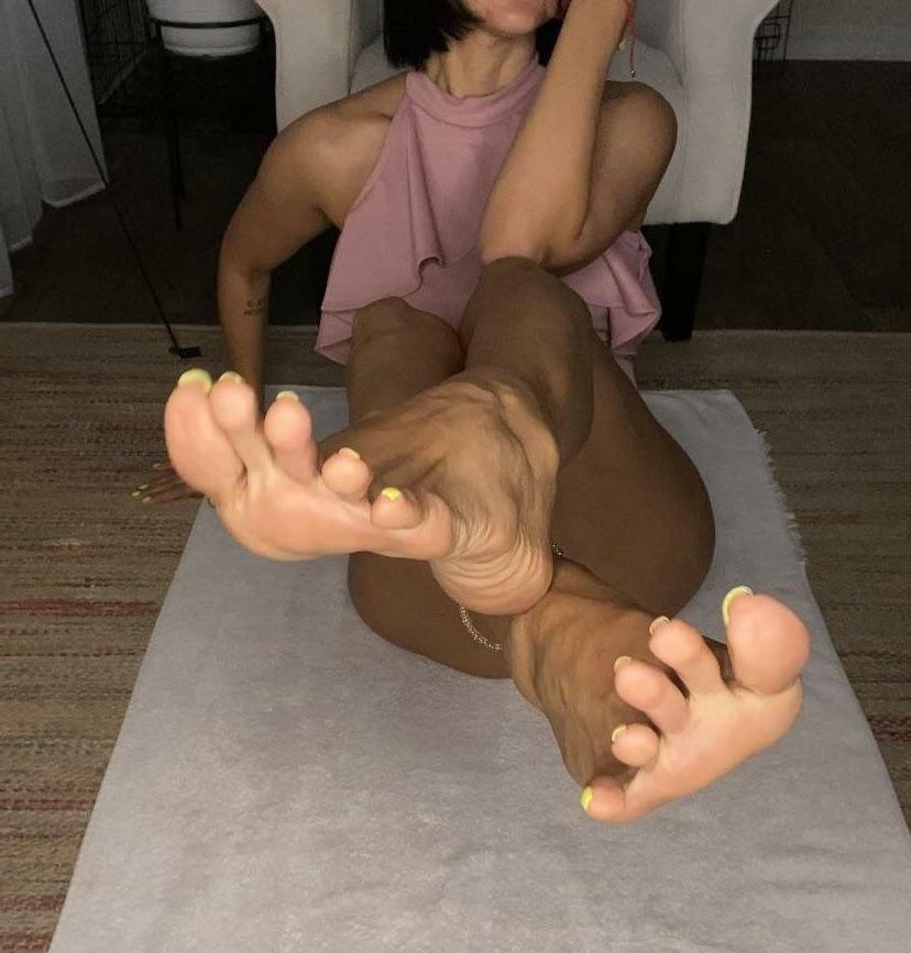 12P Laprettyfeet4 nude