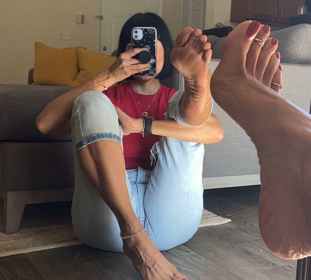12P Laprettyfeet4 nude