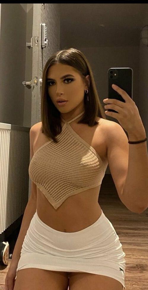 16P Evie Tomlinson nude