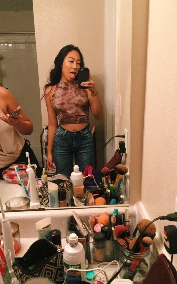 12P Elizabethyesong nude