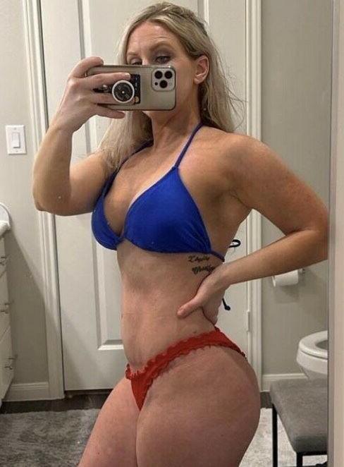25P Ashleelyn__ nude