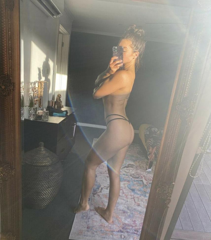 15P Bikerbiddie nude