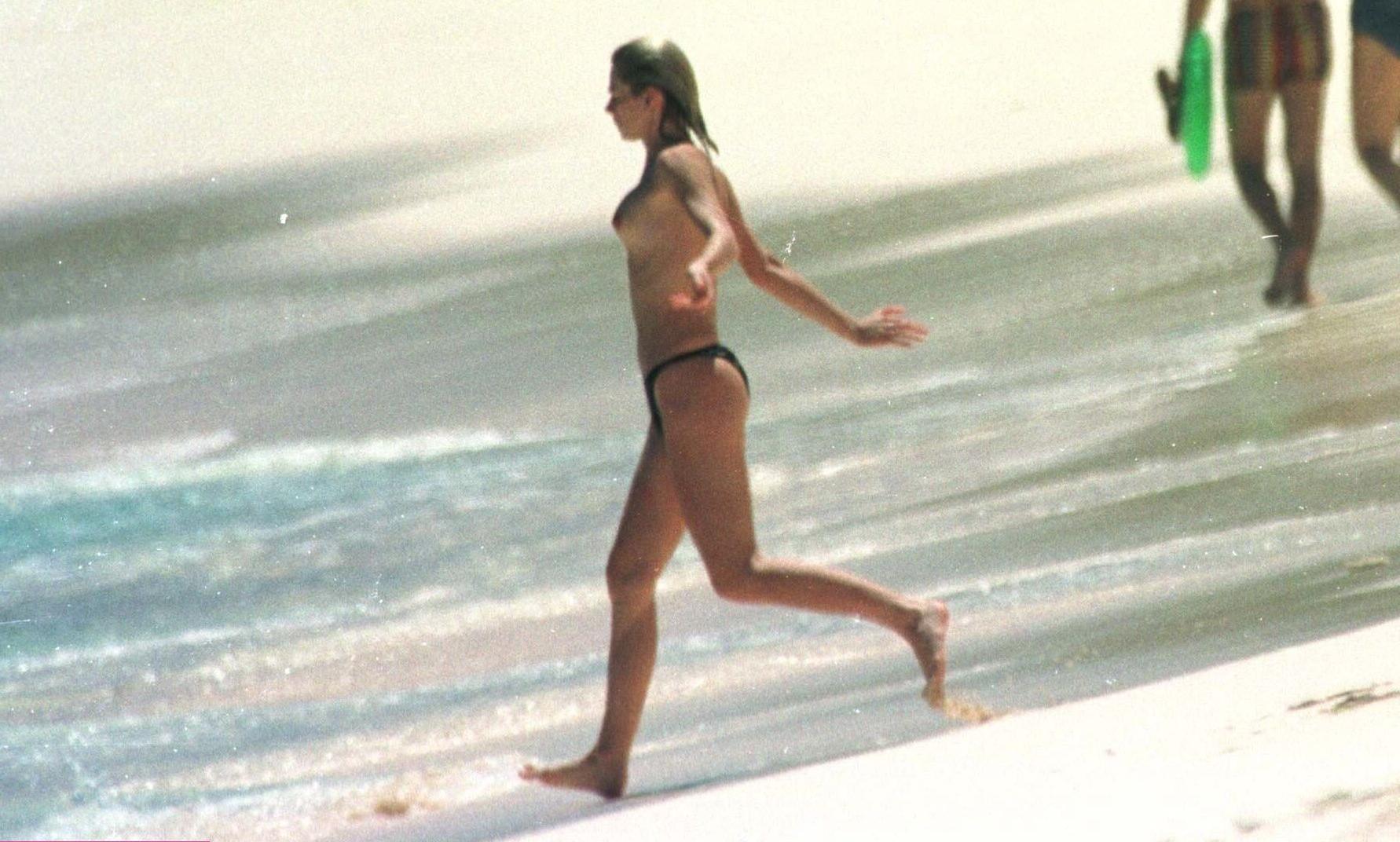 19P Zoe Ball nude
