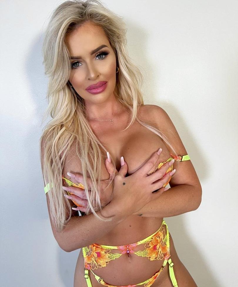 14P Bites Babe nude