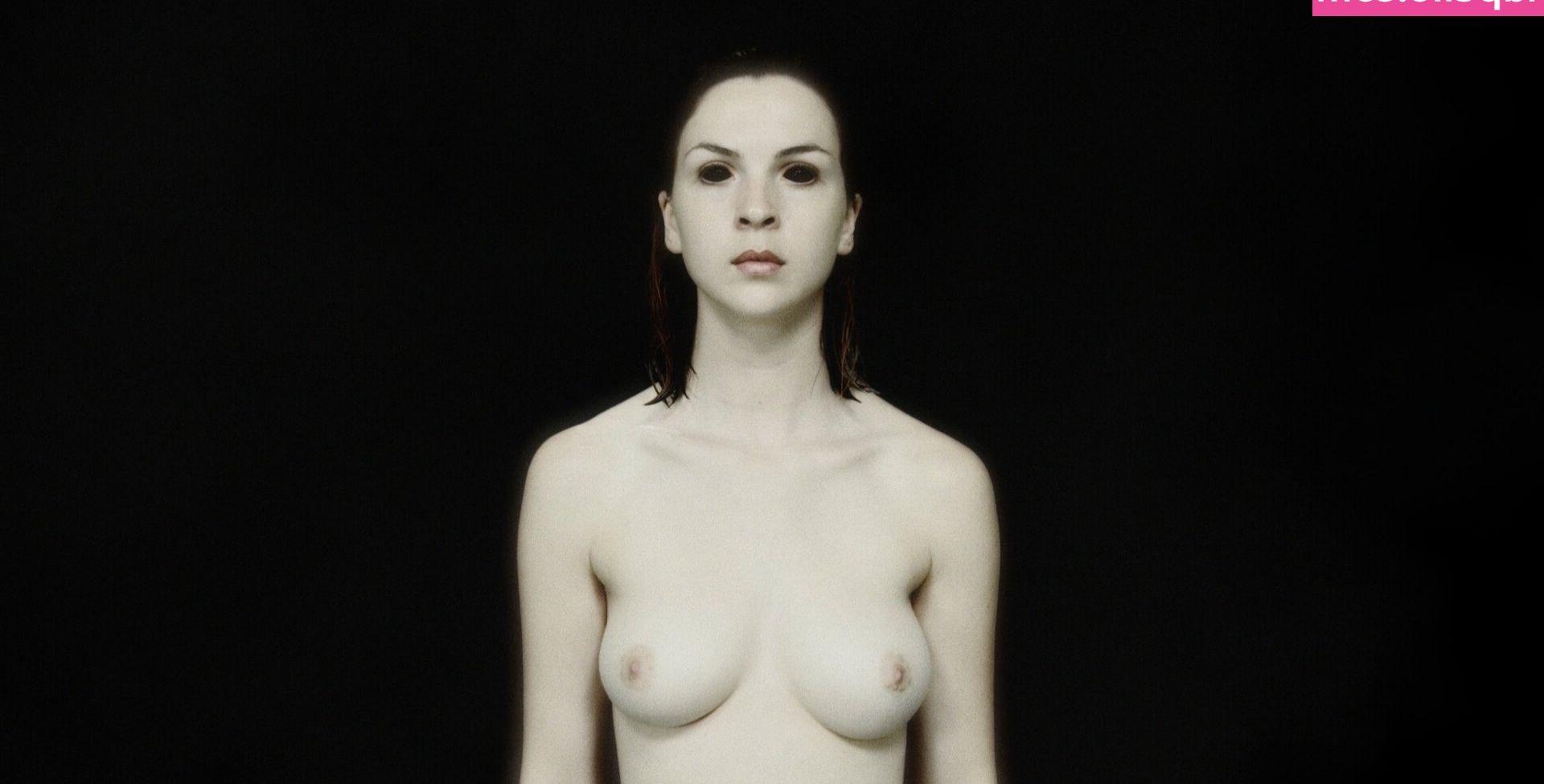 4P Aisling Knight nude