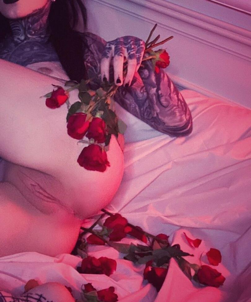12P Erotic Funeral nude